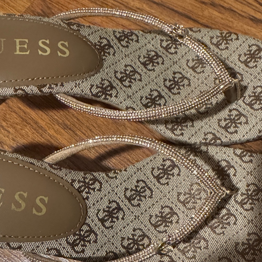 GUESS Mayan Rhinestone Thong Kitten Heel Sandals Size 7 - Picture 7 of 8